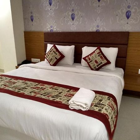 Hotel Airport D'Capitol Нью-Дели Экстерьер фото