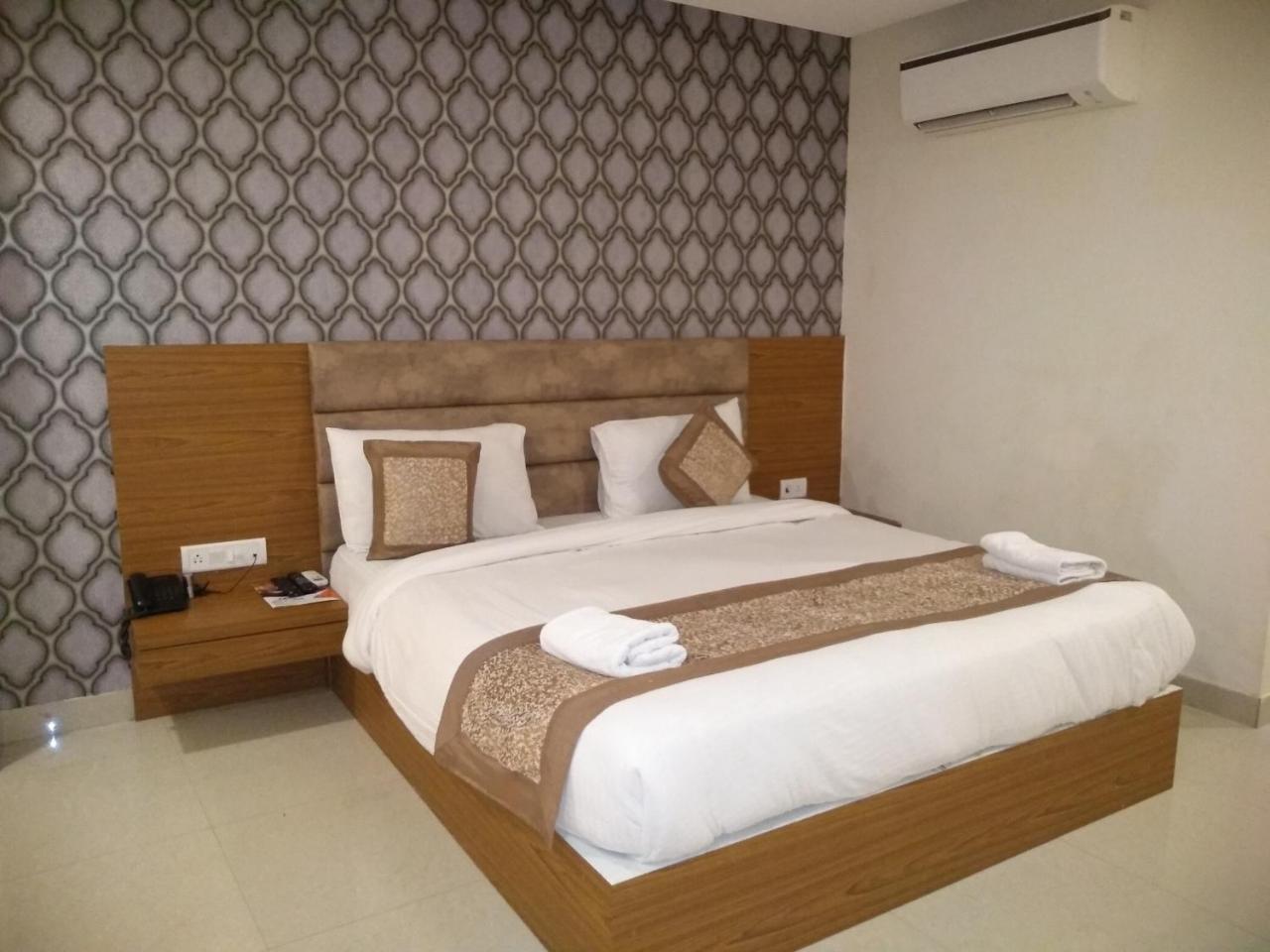 Hotel Airport D'Capitol Нью-Дели Экстерьер фото